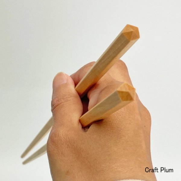 斧折樺の五角菜箸　持った所